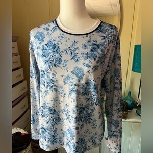 Tuckernuck Sport White and blue Top